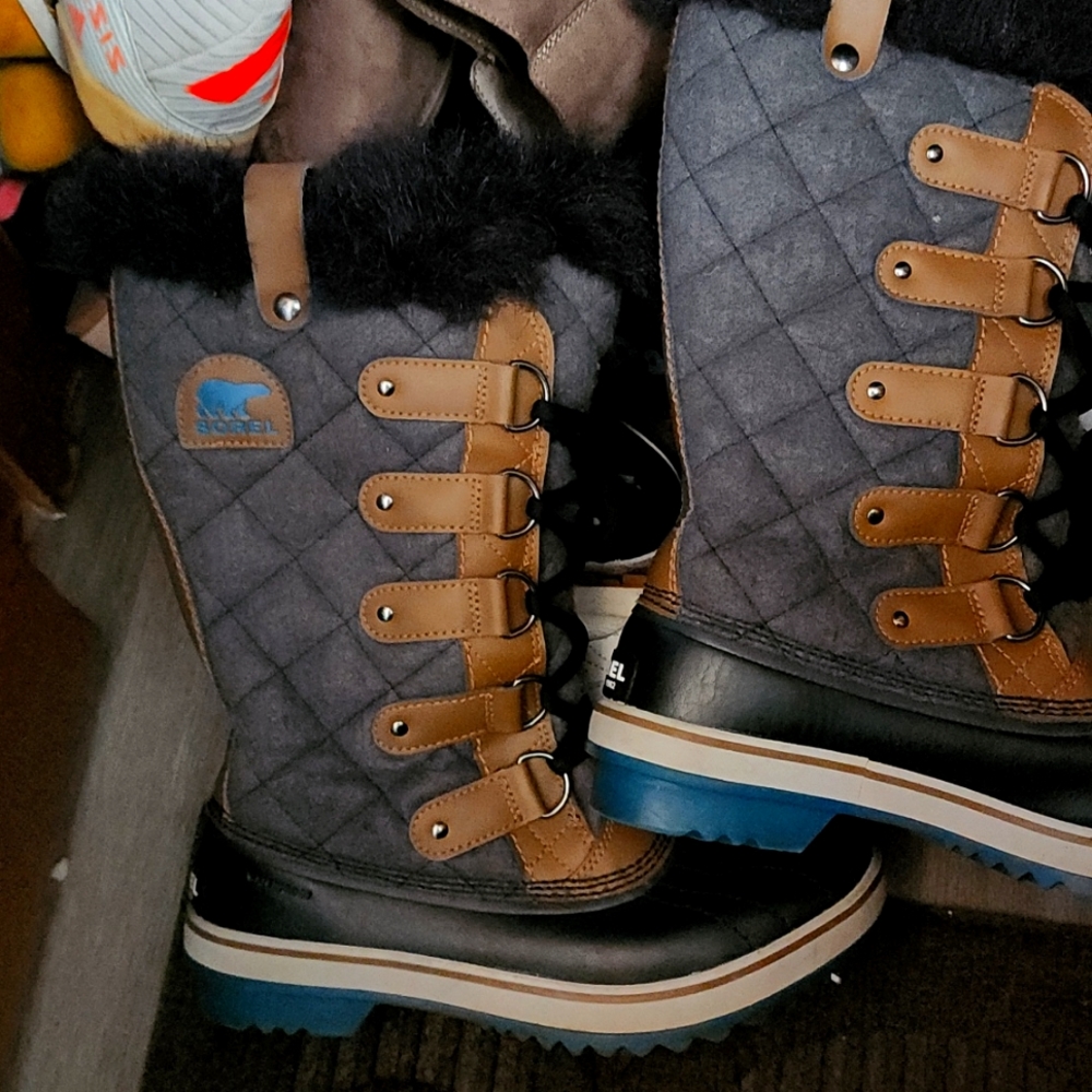 Sorel tall snow boots